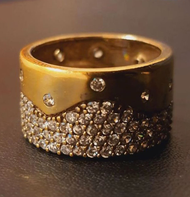 Anillo enchapado con cristales engastados